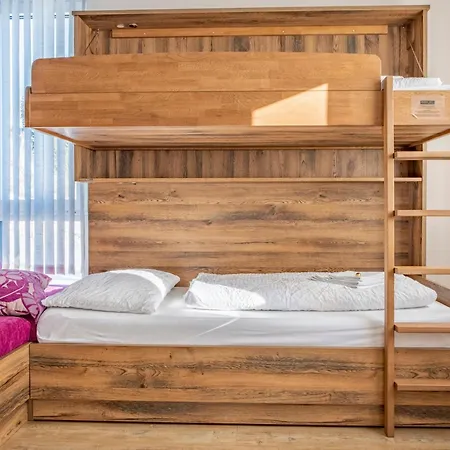 The Sun アパート